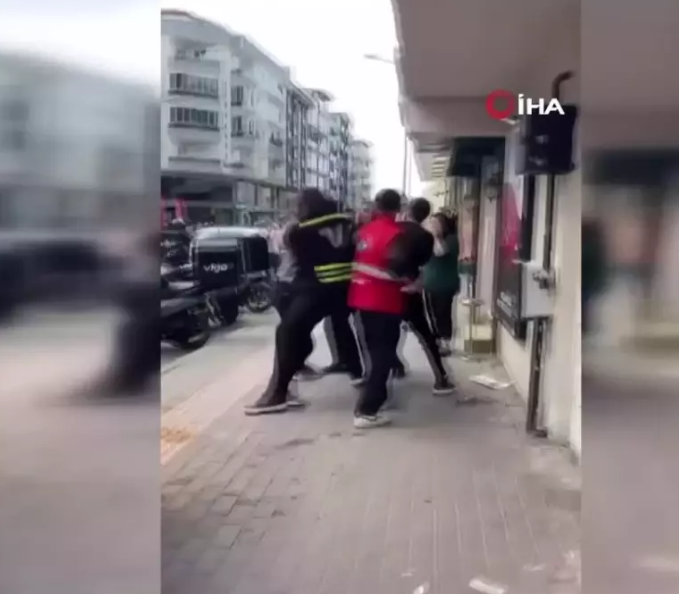 Bursa’da Kuryeler Arasında Sopalı Kavga