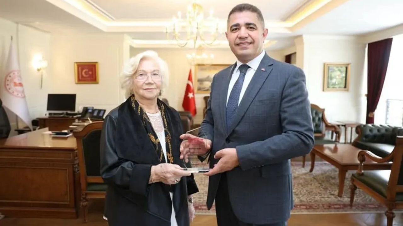 DÜZCE VALİSİ ASLAN, HASTANEYE YAPILAN CİHAZ BAĞIŞI İÇİN TEŞEKKÜR ETTİ