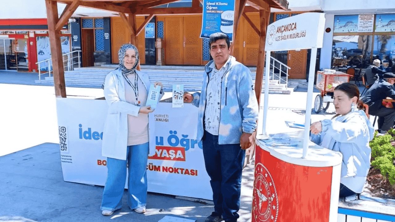 AKÇAKOCA’DA ”İDEAL KİLONU ÖĞREN, SAĞLIKLI YAŞA” STANDI VATANDAŞLARLA BULUŞTU