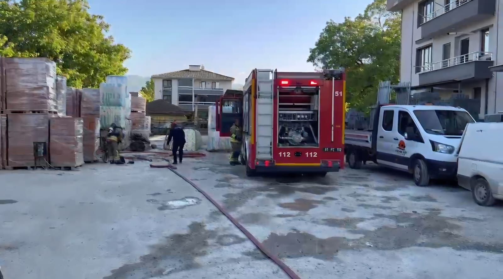 DÜZCE’DE İŞYERİ YANGINI KORKUTTU