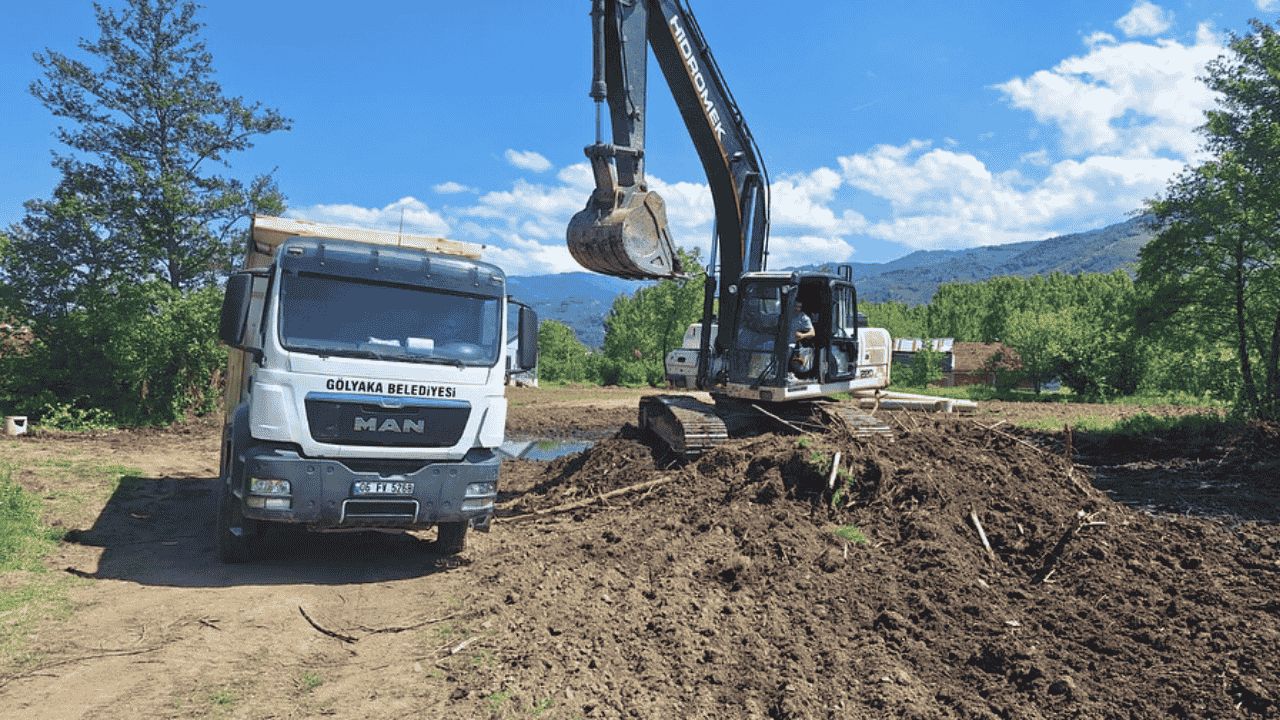 YEŞİL VE YAZLIK MAHALLELERİ ARASI YOL AÇILDI, KİLİT PARKE ÇALIŞMALARI DEVAM EDİYOR