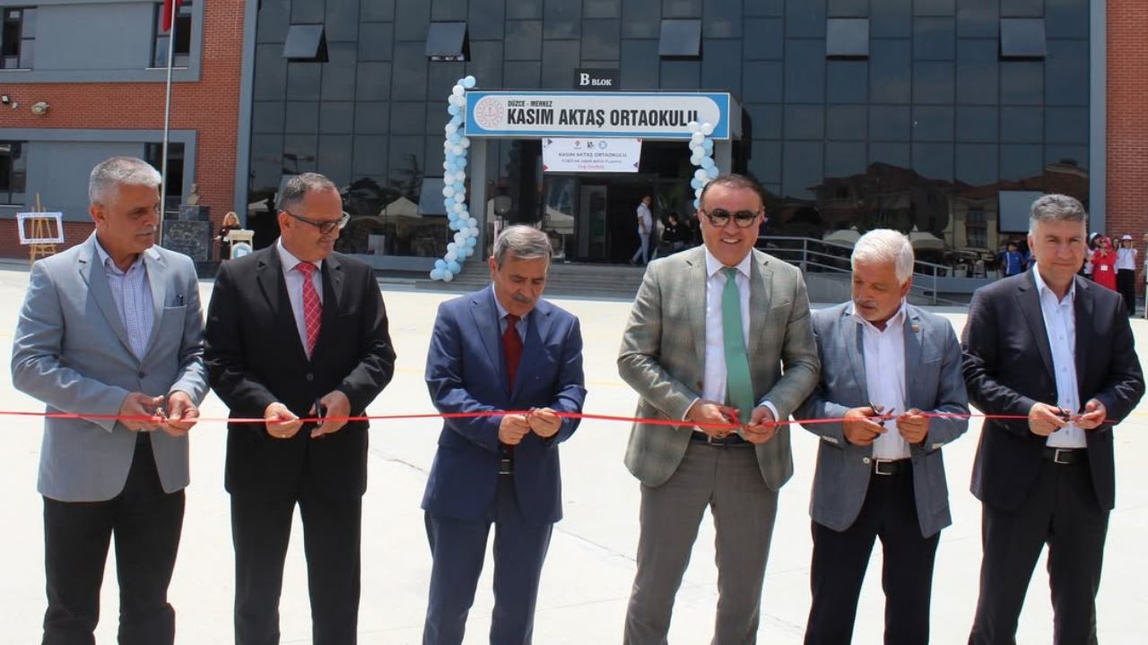 KASIM AKTAŞ ORTAOKULU’NDA TÜBİTAK 4006-A BİLİM FUARI AÇILDI