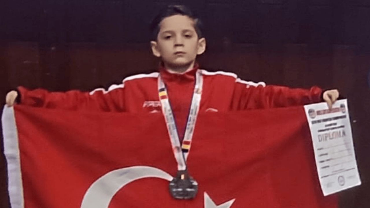 KAYNAŞLI’NIN GENÇ KARATECİSİ HASAN MERİÇ ÇETİN AVRUPA İKİNCİSİ OLDU