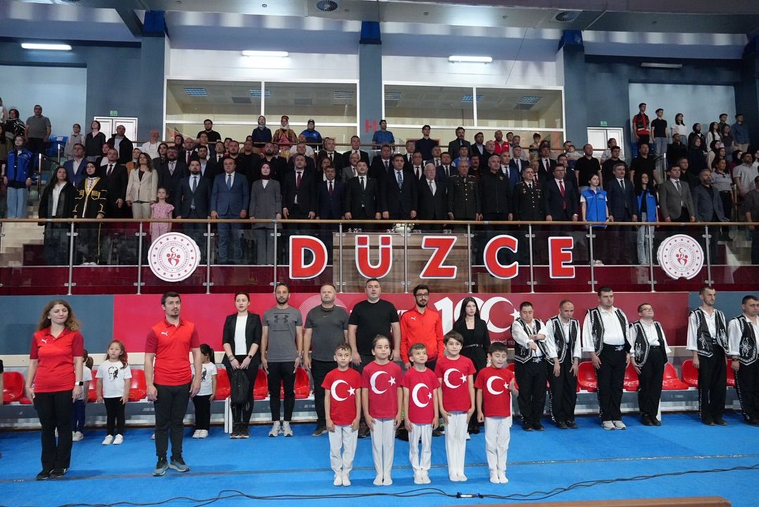 DÜZCE’DE 19 MAYIS BAYRAMI COŞKUYLA KUTLANDI