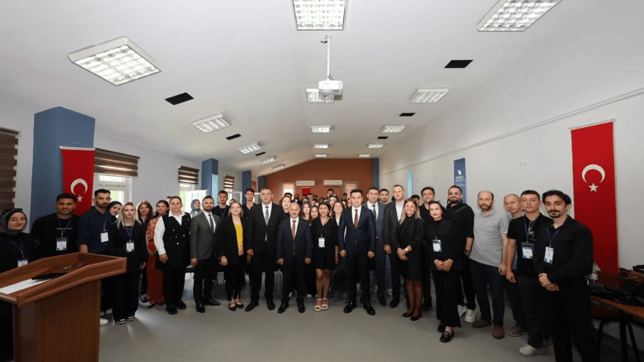 BAŞSAVCI YASİN EMRE, DÜZCE ÜNİVERSİTESİ ÖĞRENCİLERİYLE BULUŞTU