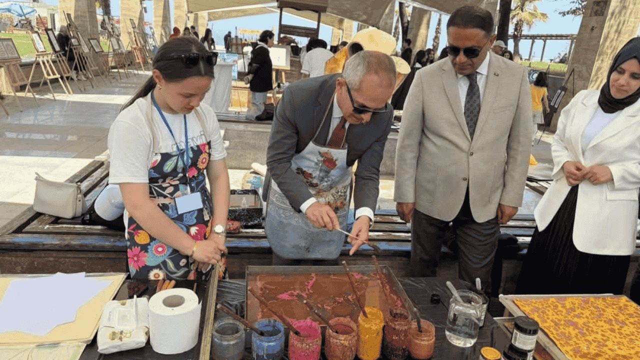 AKÇAKOCA’DA ÖĞRENCİLERİN ORTAK SANAT SERGİSİNE KAYMAKAM PİŞKİN’DEN TAM DESTEK