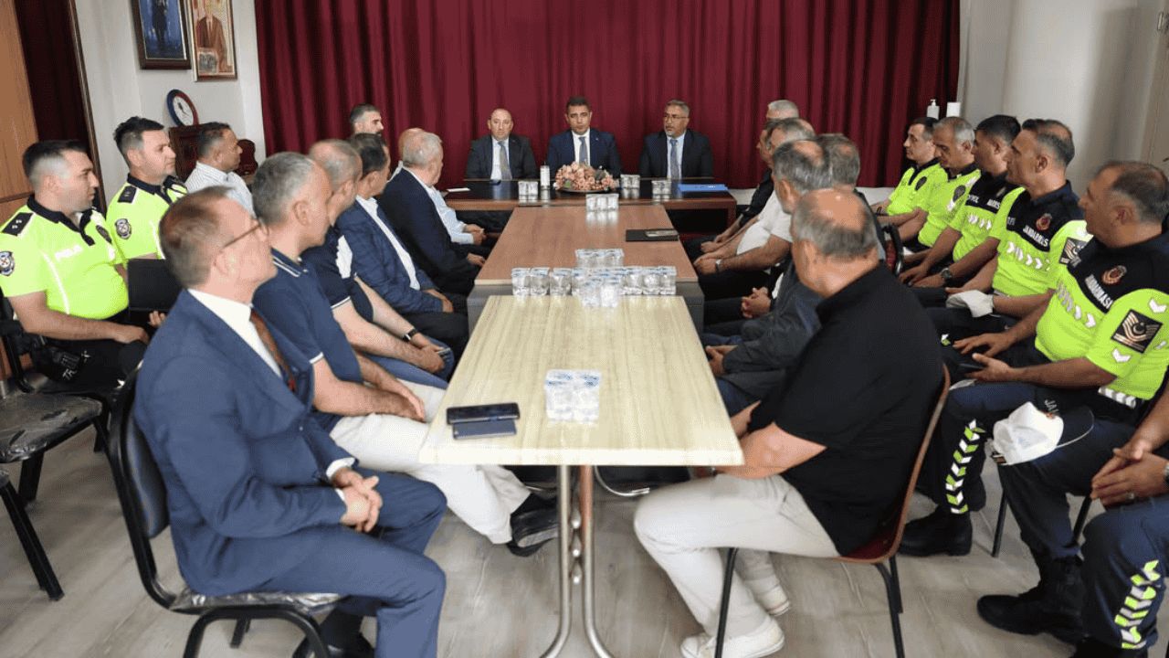 DÜZCE ŞEHİRLERARASI OTOBÜS TERMİNALİ’NDE SEKTÖR TEMSİLCİLERİYLE TOPLANTI YAPILDI