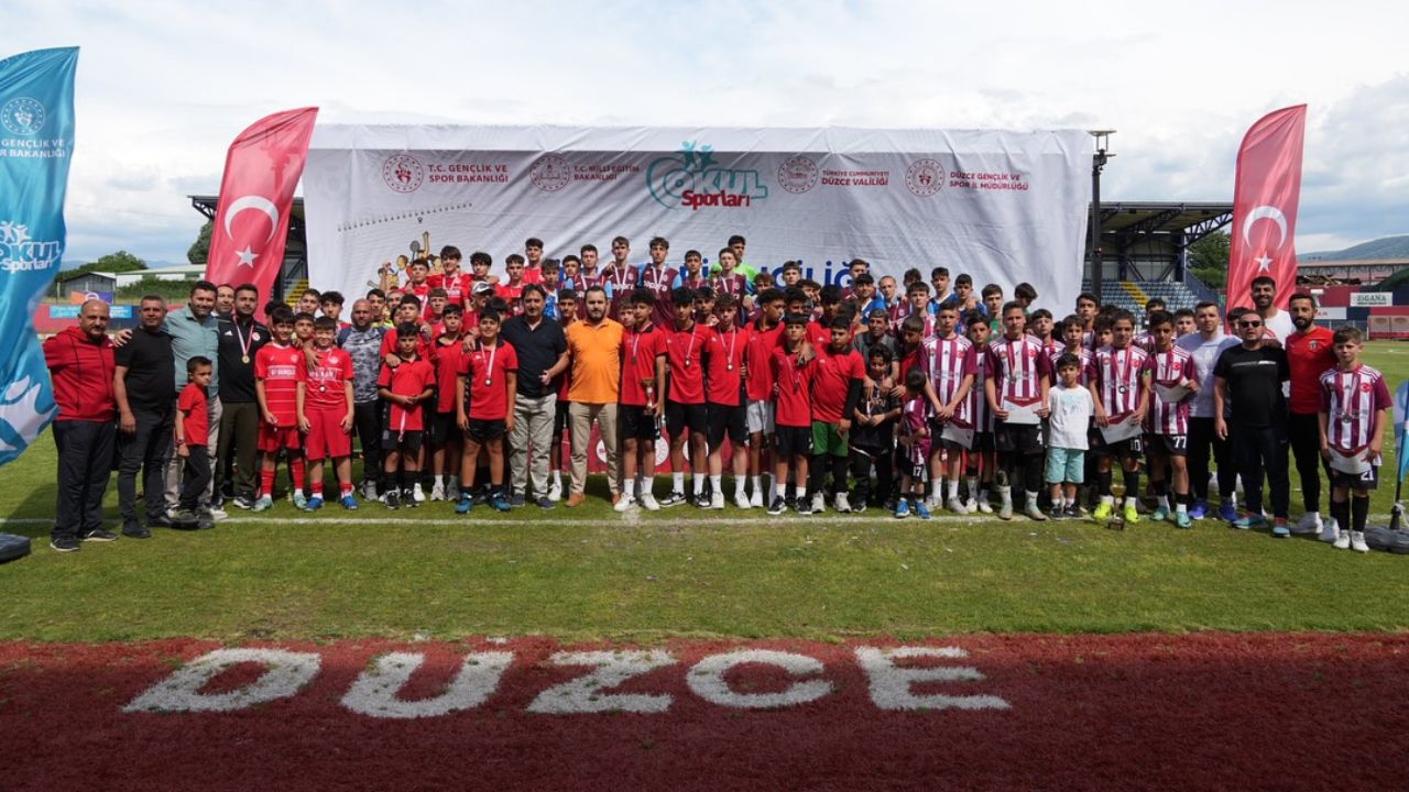 FUTBOL YILDIZLAR TÜRKİYE BİRİNCİLİĞİ DÜZCE’DE TAMAMLANDI