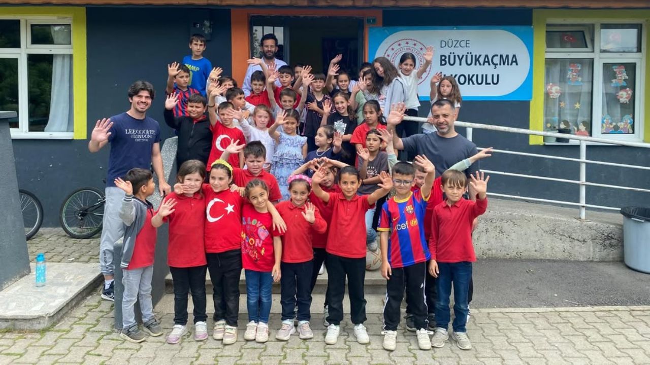 DÜZCE’DE İLKOKUL ÖĞRENCİLERİ FİZİKSEL ETKİNLİKLERLE BULUŞUYOR