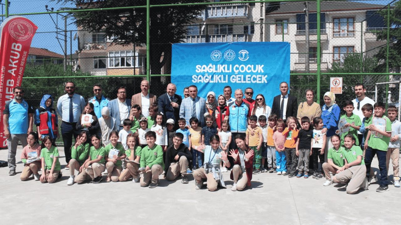 “SAĞLIKLI ÇOCUK, SAĞLIKLI GELECEK” PROGRAMI DÜZCE’DE YOĞUN KATILIMLA GERÇEKLEŞTİRİLDİ