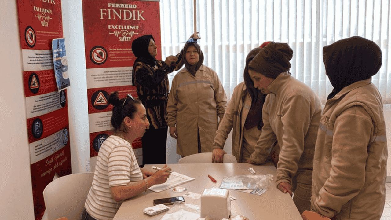 DÜZCE’DE FABRİKA ÇALIŞANLARINA ”İDEAL KİLONU ÖĞREN, SAĞLIKLI YAŞA” ETKİNLİĞİ