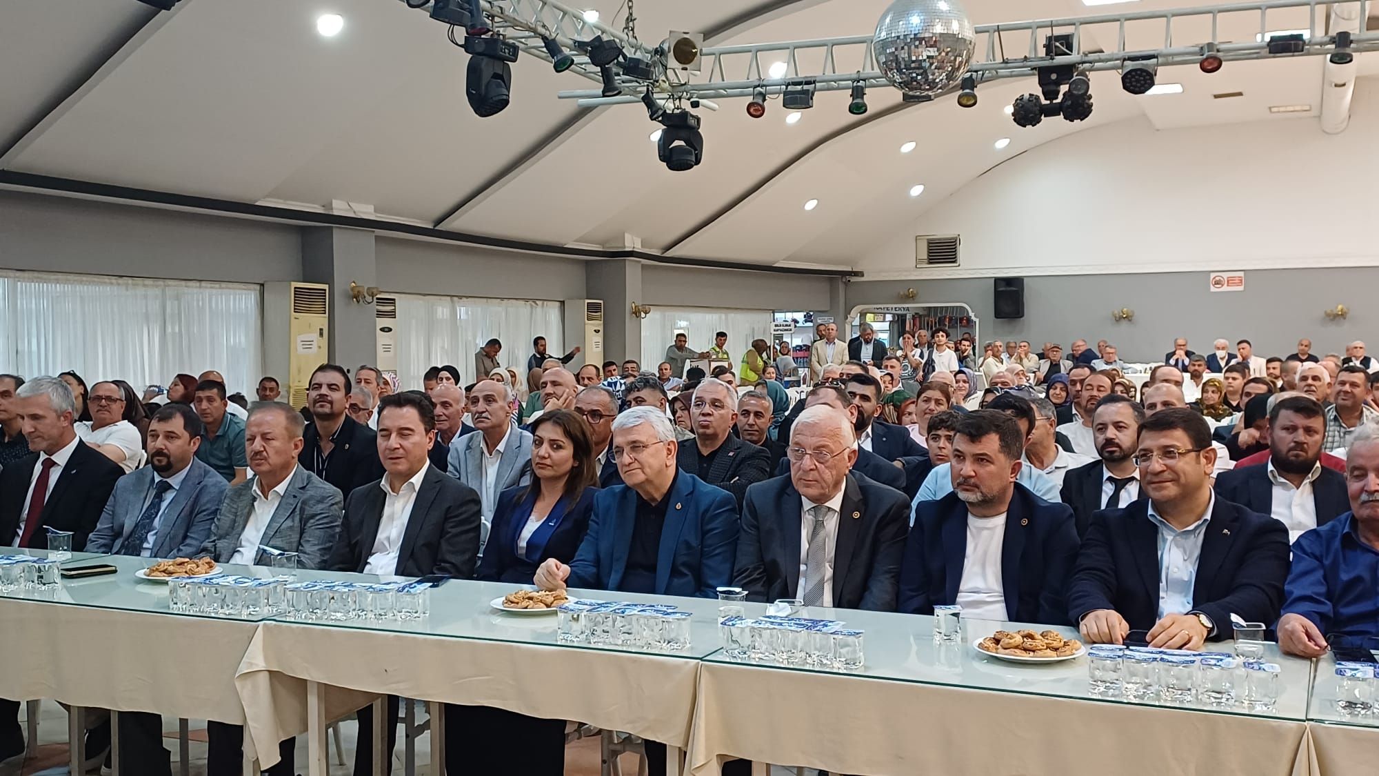 DÜZCE’DE SİYASET VE İŞ DÜNYASI BULUŞMASI; HAYDER’İN GECESİNE YOĞUN İLGİ