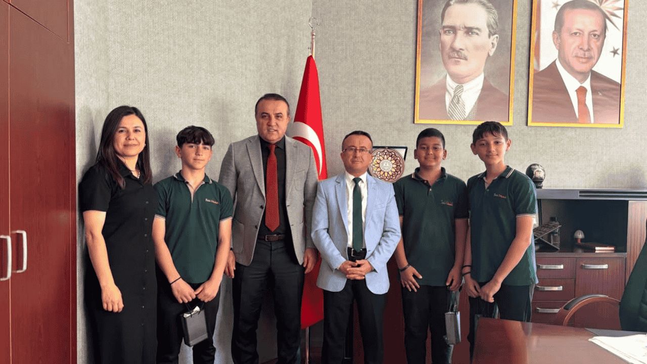 GELECEĞİ TASARLAYAN GENÇLER ÖDÜLLERİ TOPLADI