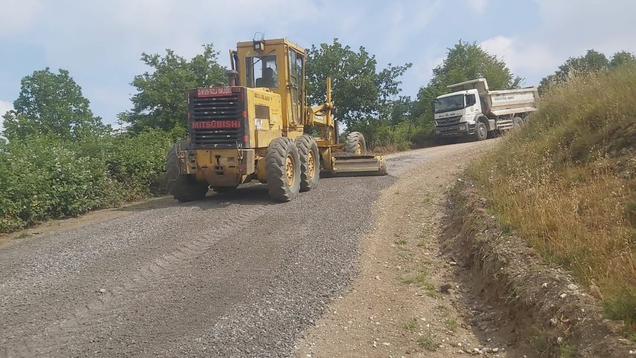 YILDIZTEPE KÖYÜ’NDE MALZEMELİ YOL BAKIM ÇALIŞMALARI TAMAMLANDI