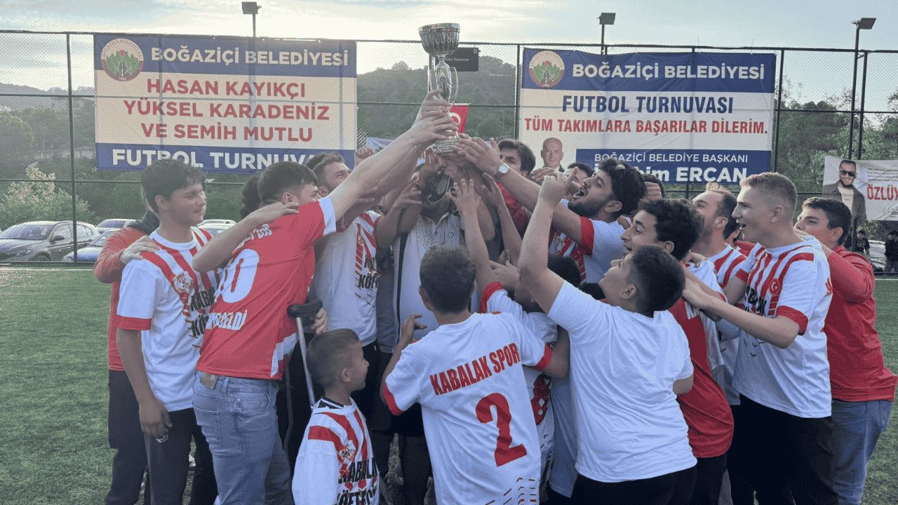 1. AMATÖRE YÜKSELEN KABALAKSPOR’A ŞAMPİYONLUK KUPASI VERİLDİ