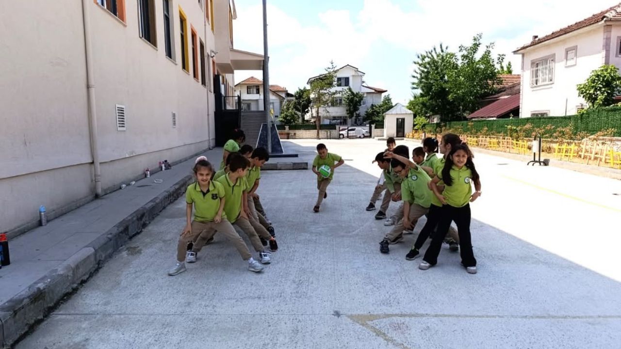 GELENEKTEN GELECEĞE DÜZCE’DE ÇOCUKLAR OYUNLA BÜYÜYOR