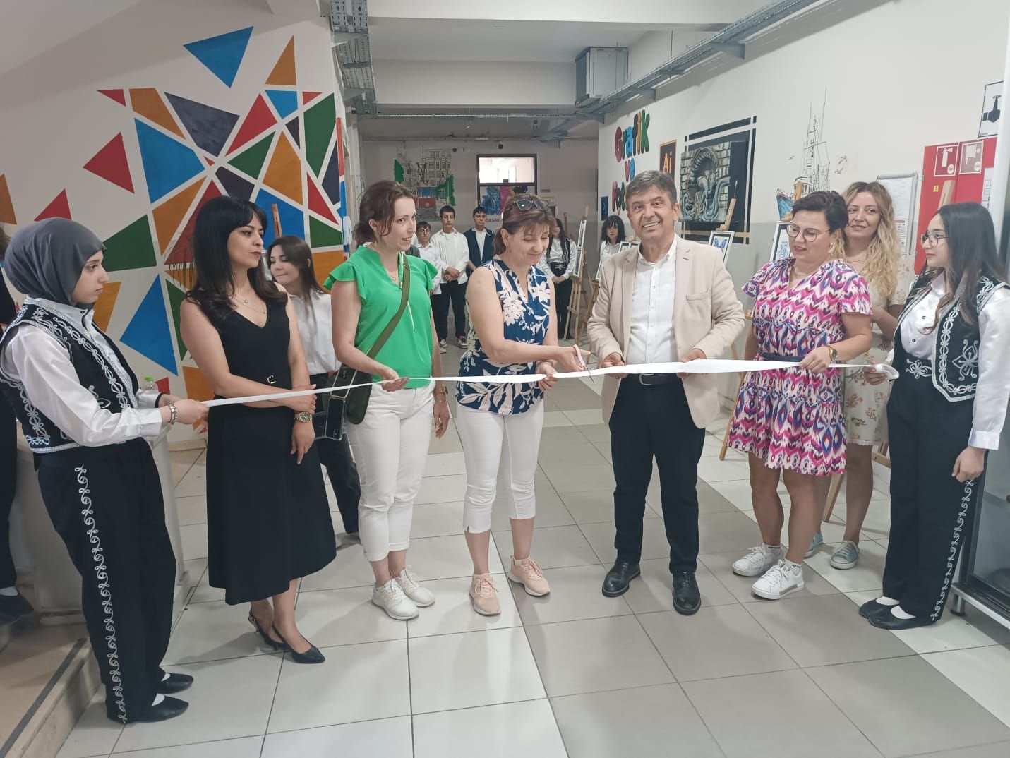 DÜZCE YAVUZ SELİM MTAL’DEN RENKLİ YIL SONU SERGİSİ