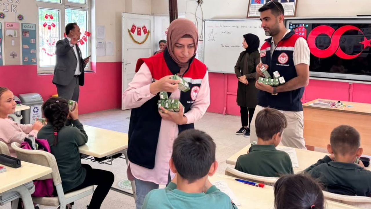 YIĞILCA’DA MİNİKLERE SÜT VE SAĞLIKLI BESLENME ANLATILDI