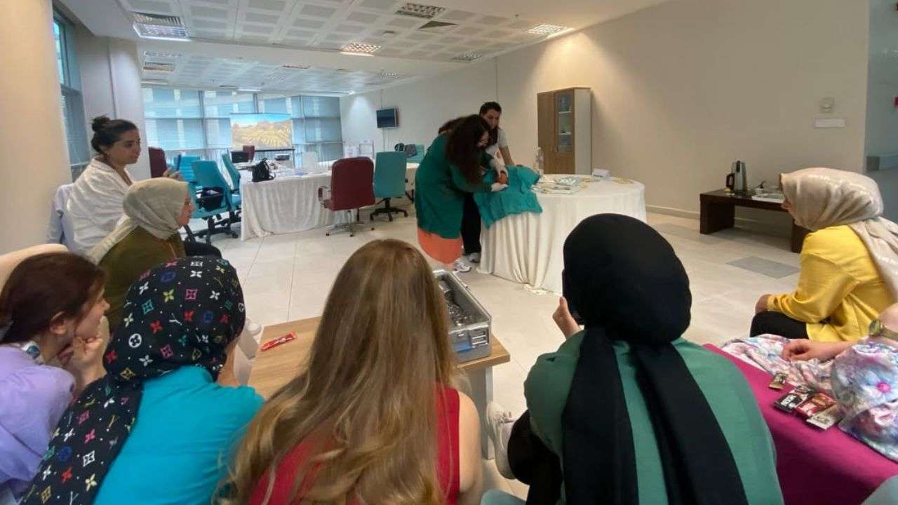 DÜZCE’DE NORMAL DOĞUM EYLEM PLANI KAPSAMINDA EBELERE EĞİTİM PROGRAMI DÜZENLENDİ