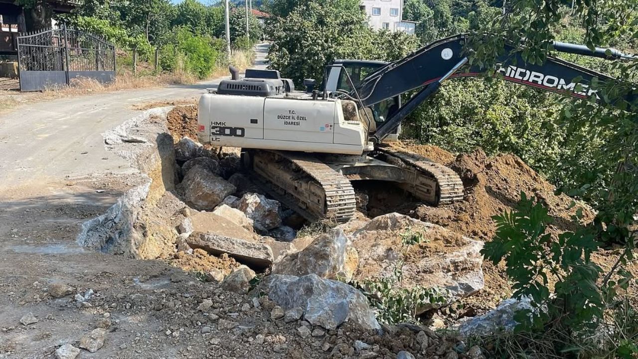 KALKIN KÖYÜ’NDE HEYELAN MÜDAHALESİ SÜRÜYOR