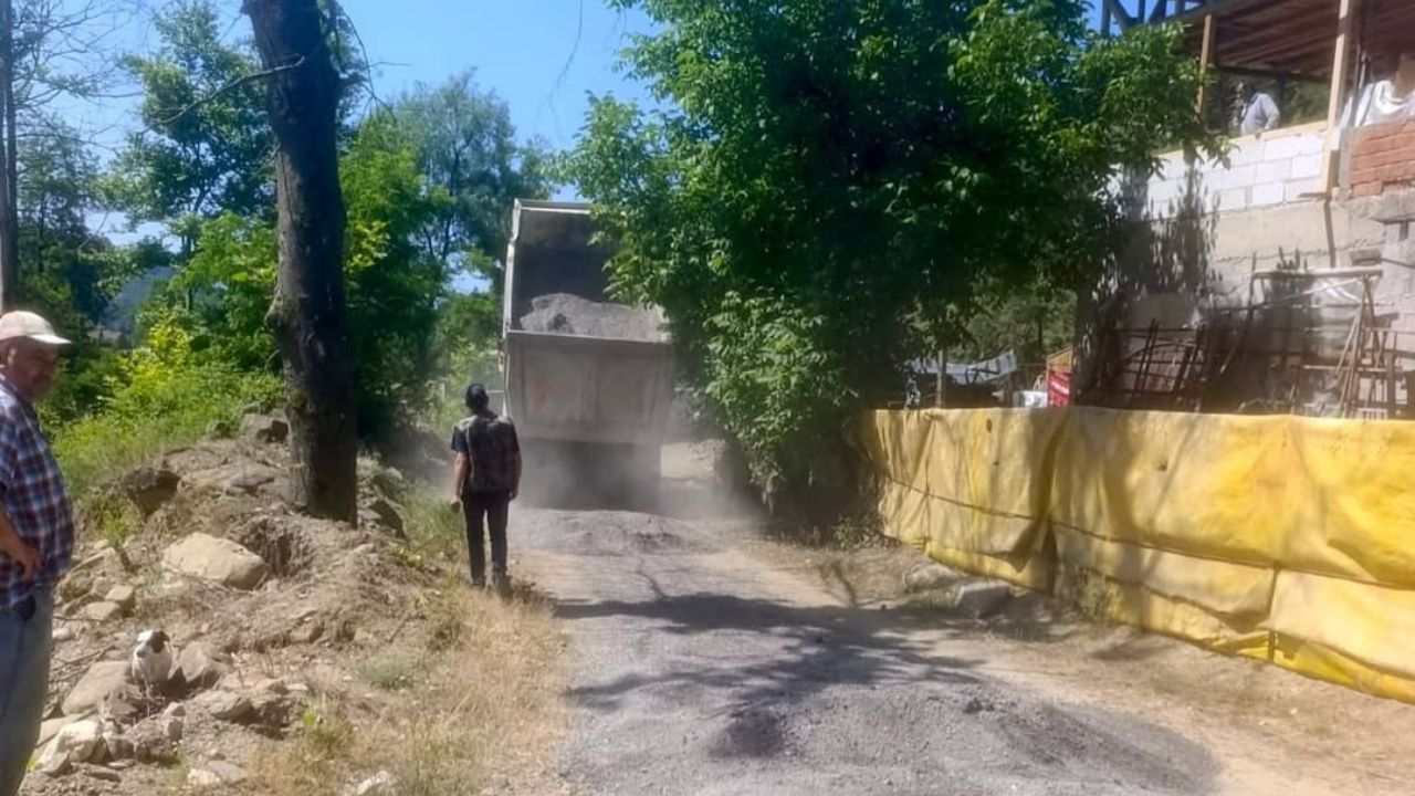AKPINAR KÖYÜ’NDE MALZEMELİ YOL BAKIM ÇALIŞMASI TAMAMLANDI