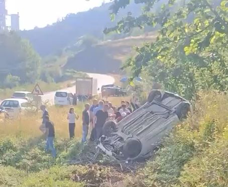 OTOMOBİL ŞARAMPOLE DEVRİLDİ 1 KİŞİ YARALI