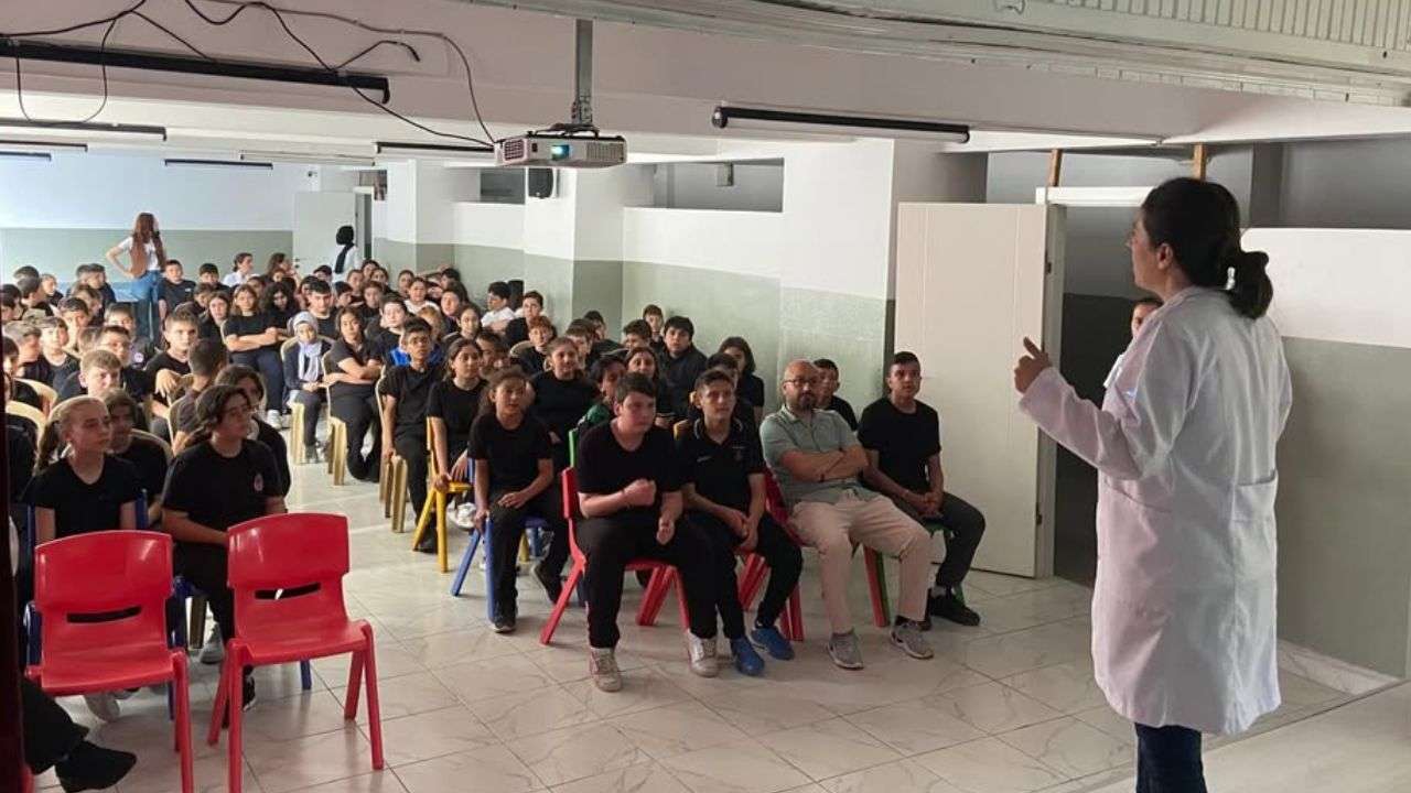 AKÇAKOCA’DA ÖĞRENCİLERE KENE VE BULAŞICI HASTALIKLAR HAKKINDA FARKINDALIK EĞİTİMİ VERİLDİ
