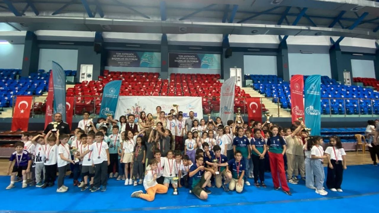 DÜZCE’DE 535 MİNİK SPORCU SATRANÇTA YARIŞTI