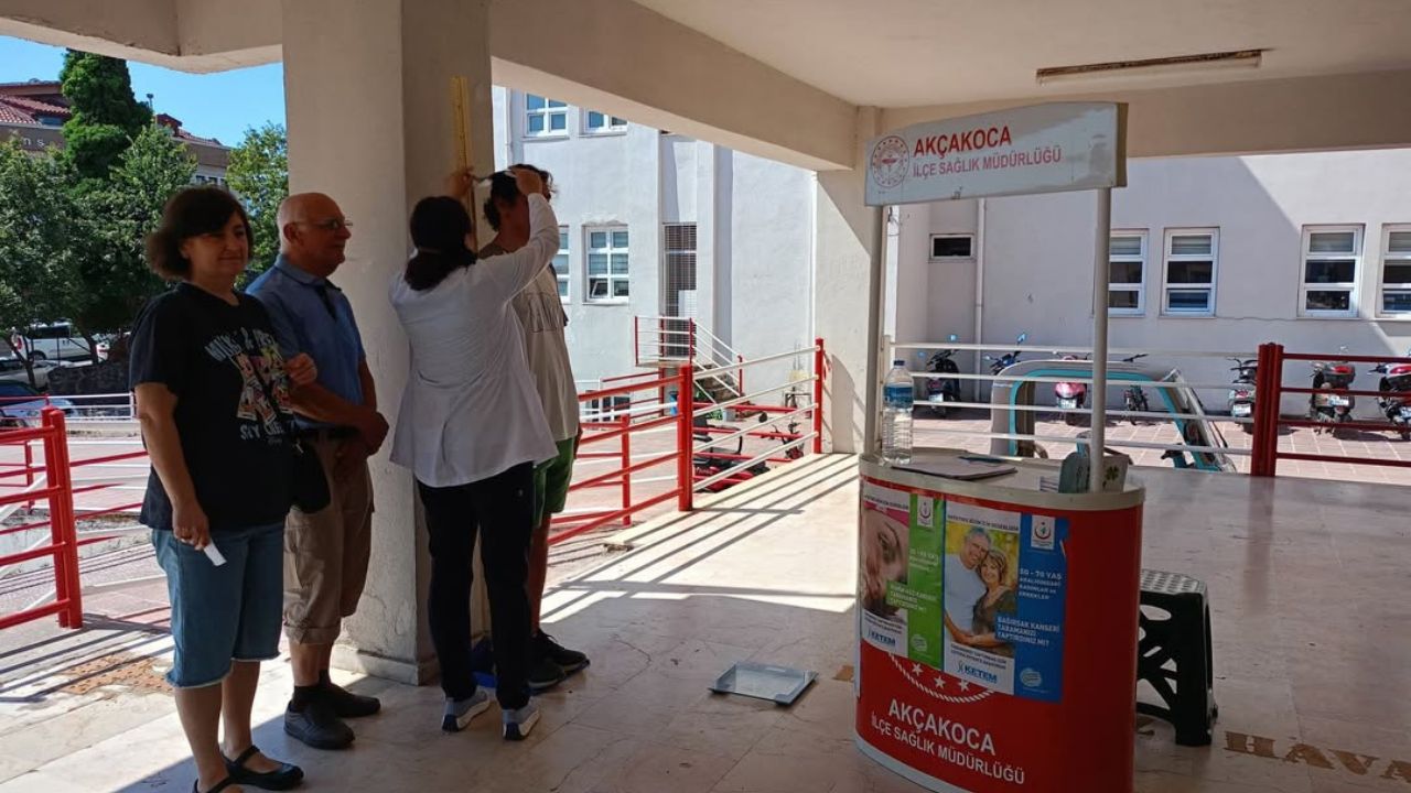 Akçakoca Devlet Hastanesi’nde Sağlıklı Yaşam İçin BKİ Ölçümleri Yapıldı
