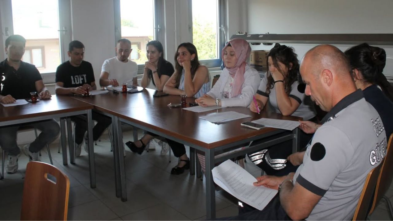 Gölyaka İlçe Devlet Hastanesi’nde Afet ve Acil Durum Planı Masa Başı Eğitim Tatbikatı Yapıldı