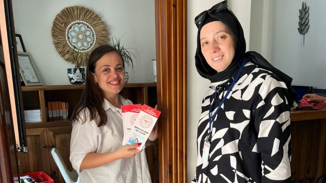 Akçakoca’da Boğulma Olaylarına Karşı Bilgilendirme Broşürü Dağıtıldı