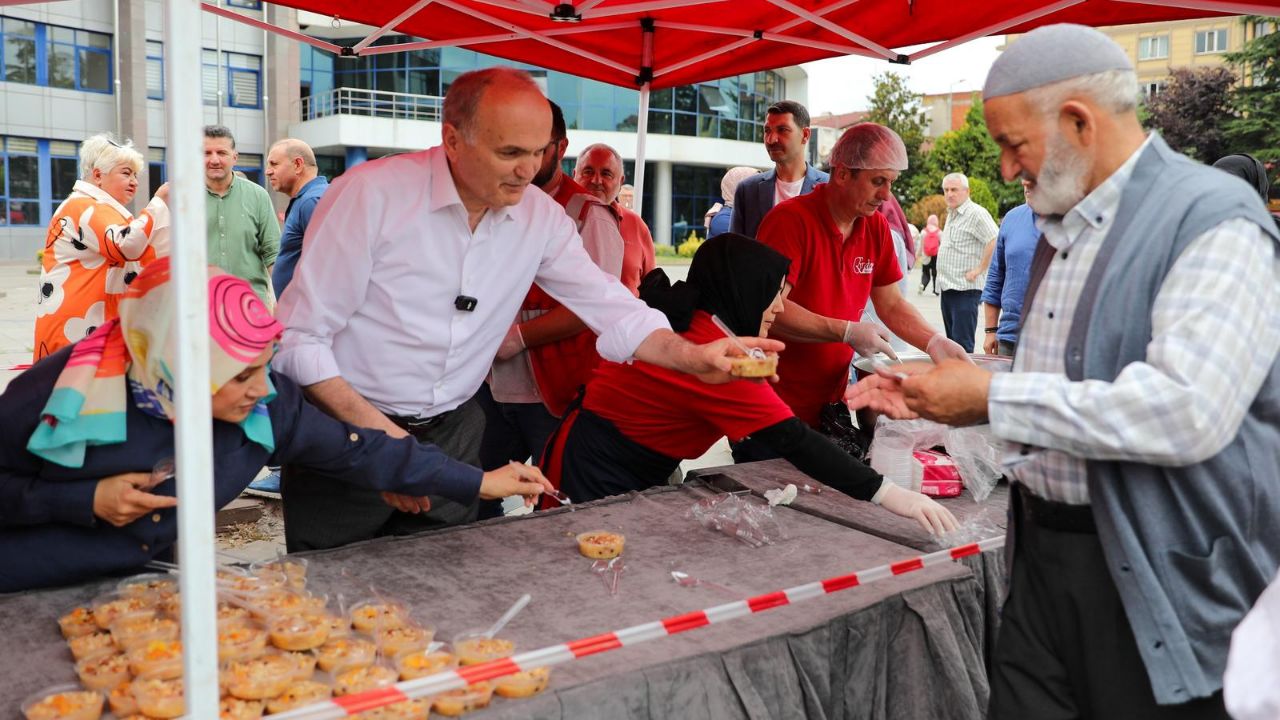 Düzce Belediyesi’nden Muharrem Ayına Özel Aşure İkramı