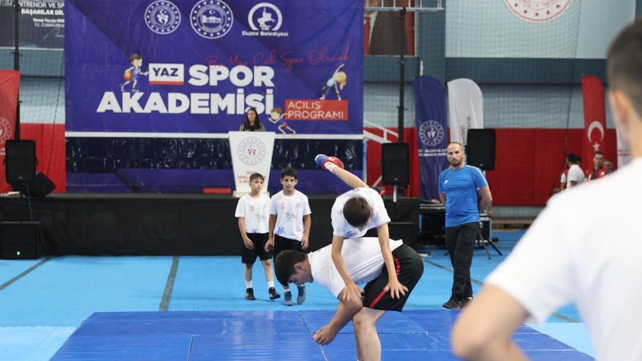 Düzce’de Yaz Spor Akademisi Törenle Açıldı