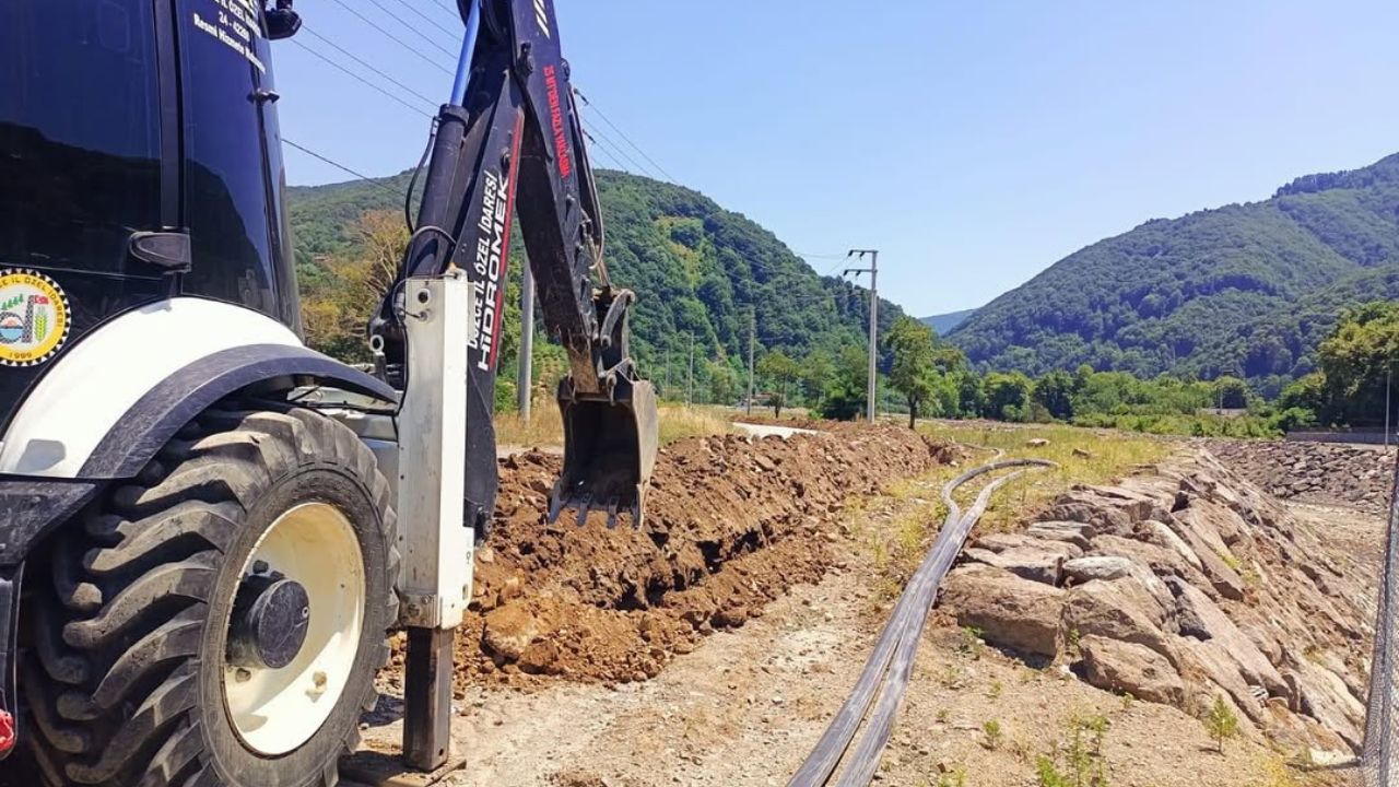 Hacıahmetler ve Develibesni Köylerinde İçme Suyu Hattı Yenileniyor