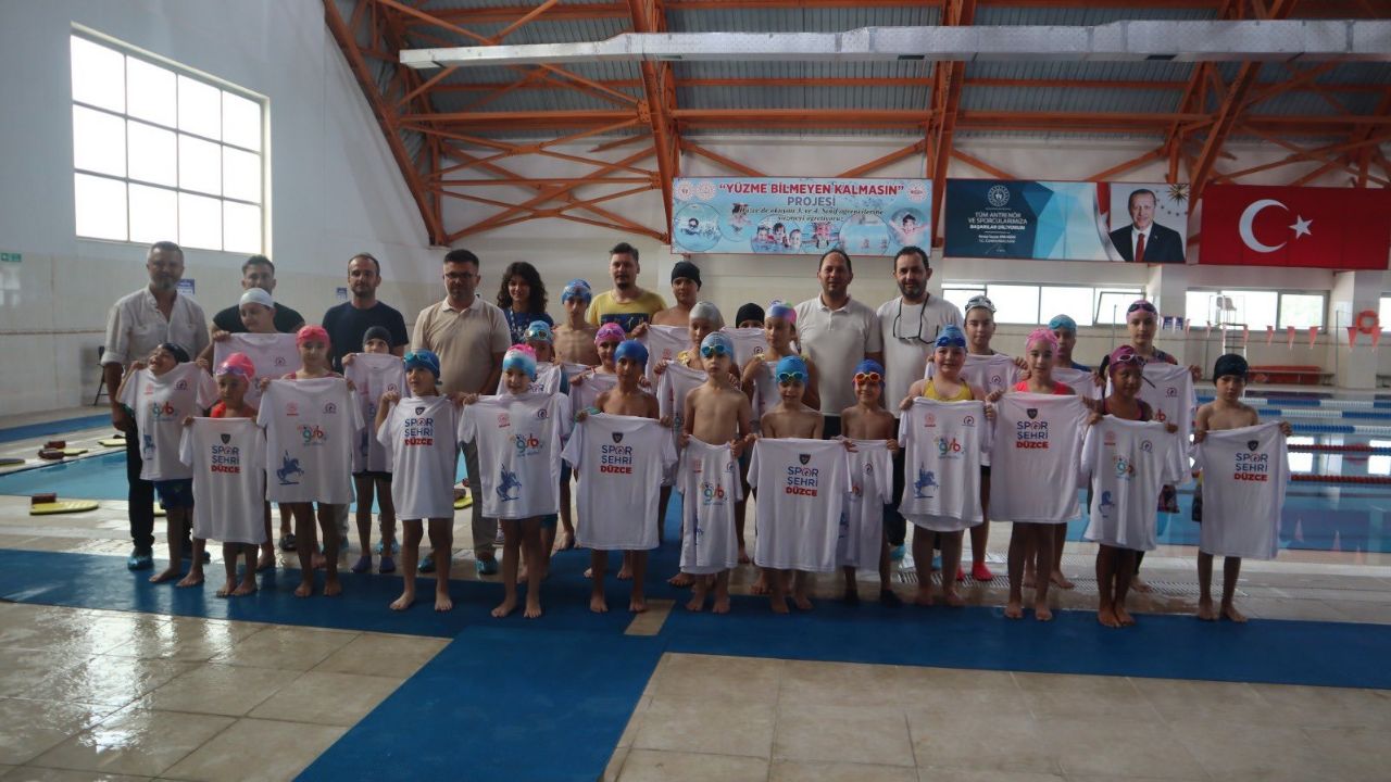 Yaz Spor Okulları’nda Minik Sporculara Forma Morali