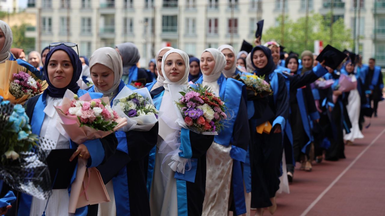Düzce Üniversitesi 2024-2025 Akademik Yılı Mezuniyet Törenleri Coşkuyla Başladı