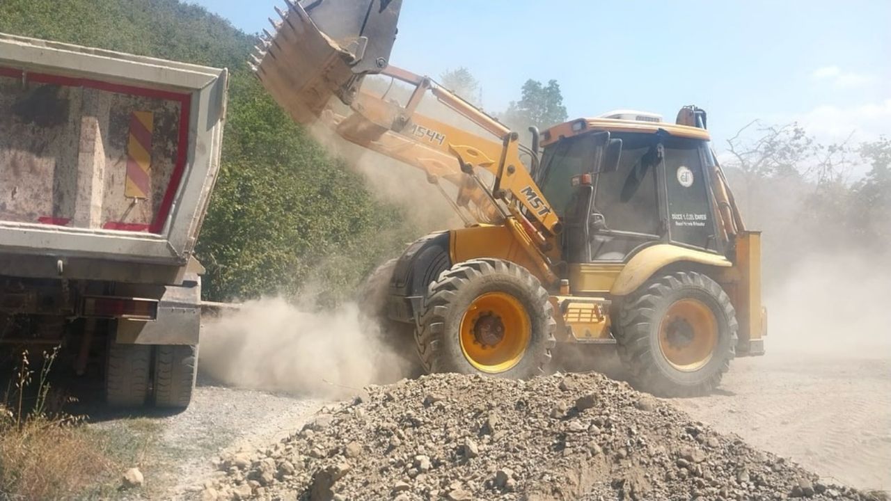 Hızardere Köyü’nde Yol Altyapısı Güçlendirildi