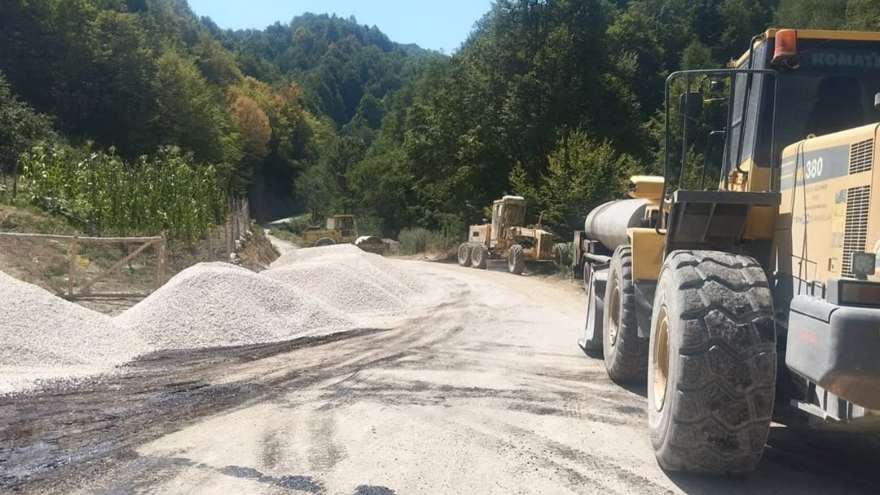 Yığılca Geriş Köyü’nde Sathi Kaplama Çalışmaları Tamamlandı