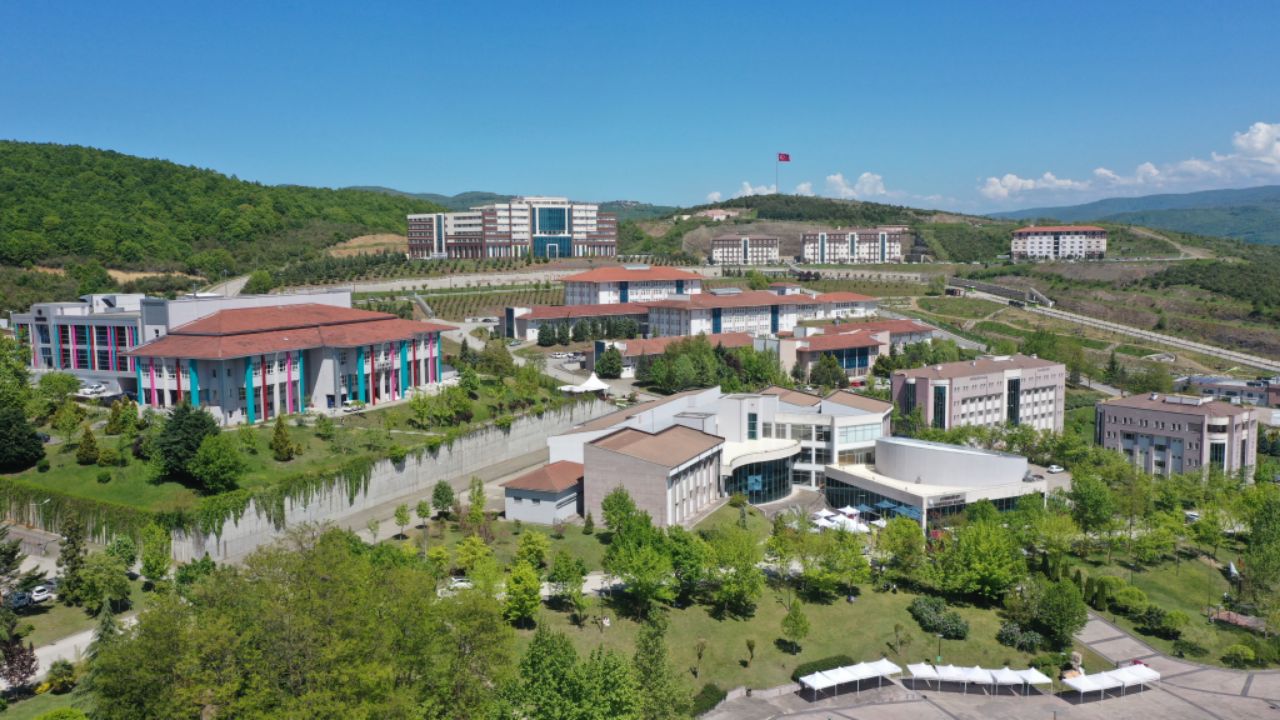Düzce Üniversitesi Yeni Programlarla Eğitim Alanını Genişletiyor