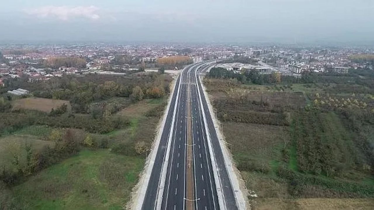 Düzce TEM Otoyolu’nda Şerit Daraltması Sürücüler Uyarıldı