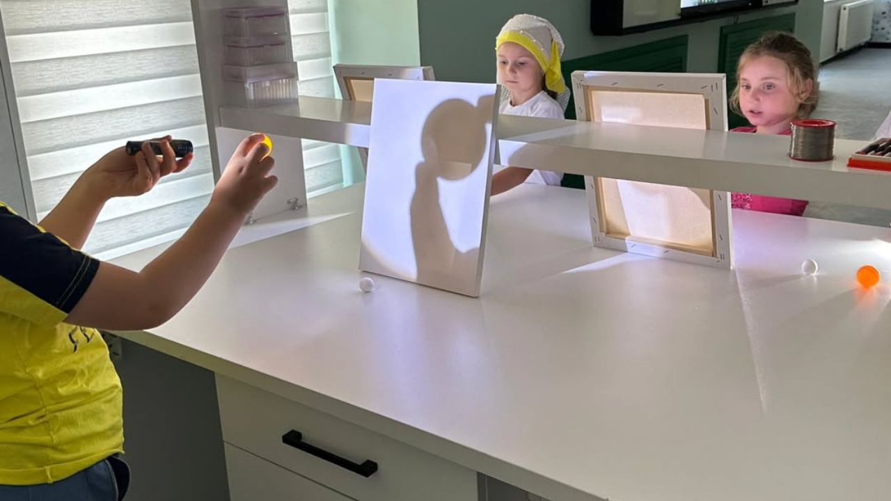 Düzce Bilim Merkezi’nde Çocuklar Işık ve Gölgenin Peşinde