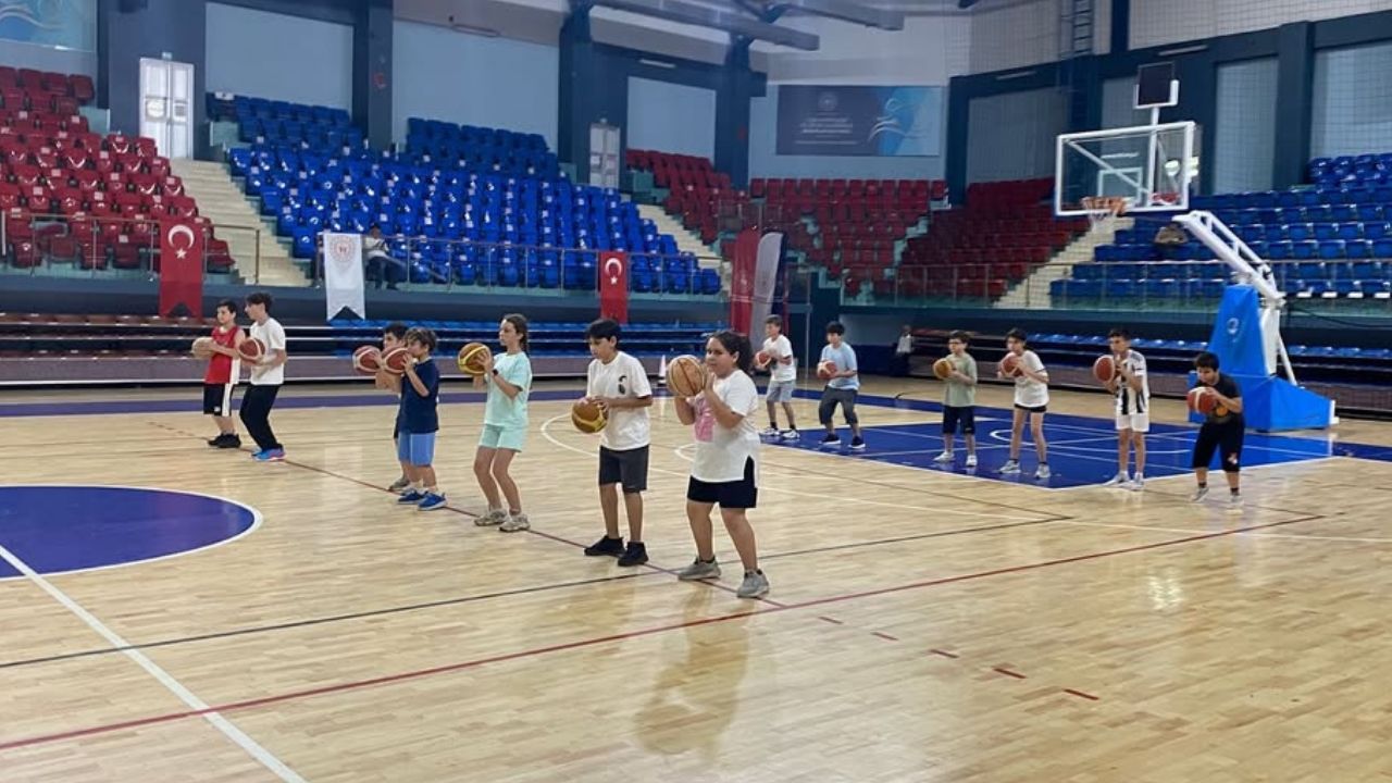 Düzce Gençlik Merkezi’nde Yaz Spor Okulları Tüm Hızıyla Devam Ediyor