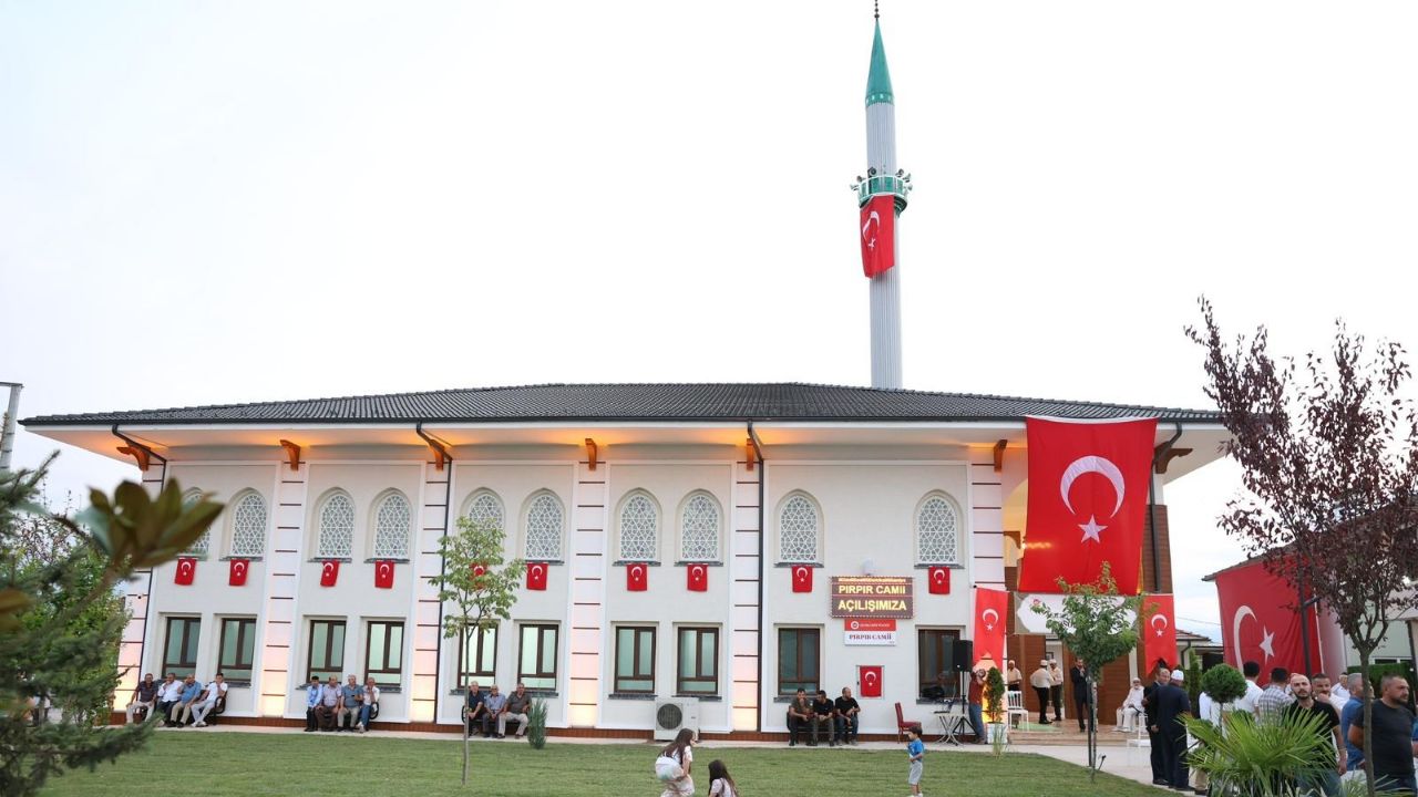 Düzce’de Depremde Yıkılan Cami Yeniden Yapıldı, Dualarla Açıldı