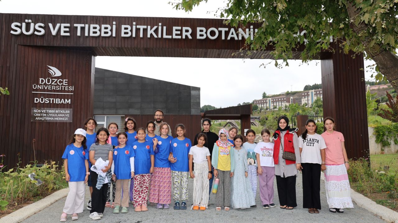 Gençlik Merkezi Öğrencilerinden Düzce Üniversitesi’ne Doğa ve Bilim Dolu Ziyaret
