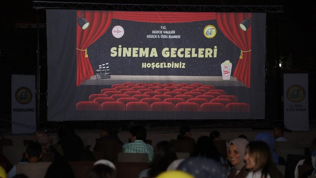 Düzce’de Açık Hava Sinema Geceleri Köylerde Devam Ediyor