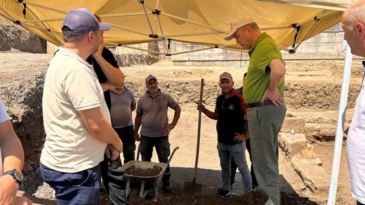 Fen İşleri Ekipleri Konuralp Antik Kenti’nde Çalışmalarını Sürdürüyor