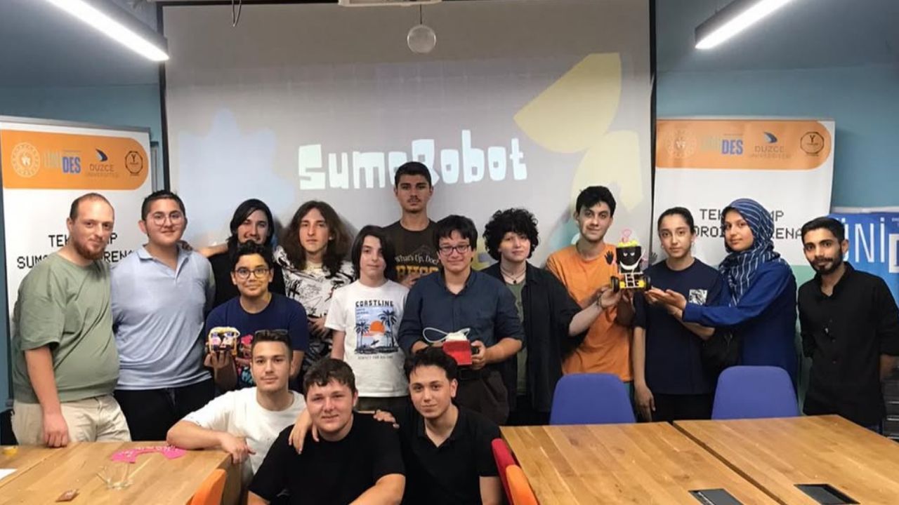 Düzce’de Geleceğin Mühendisleri SumoRobot Arenasında Yarıştı
