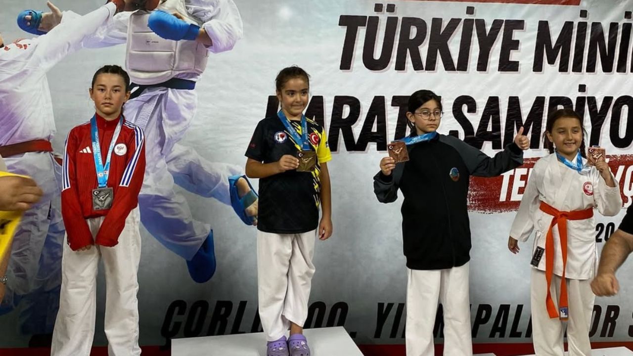 Minikler Karate Şampiyonası’nda Düzceli Sporculardan Büyük Başarı