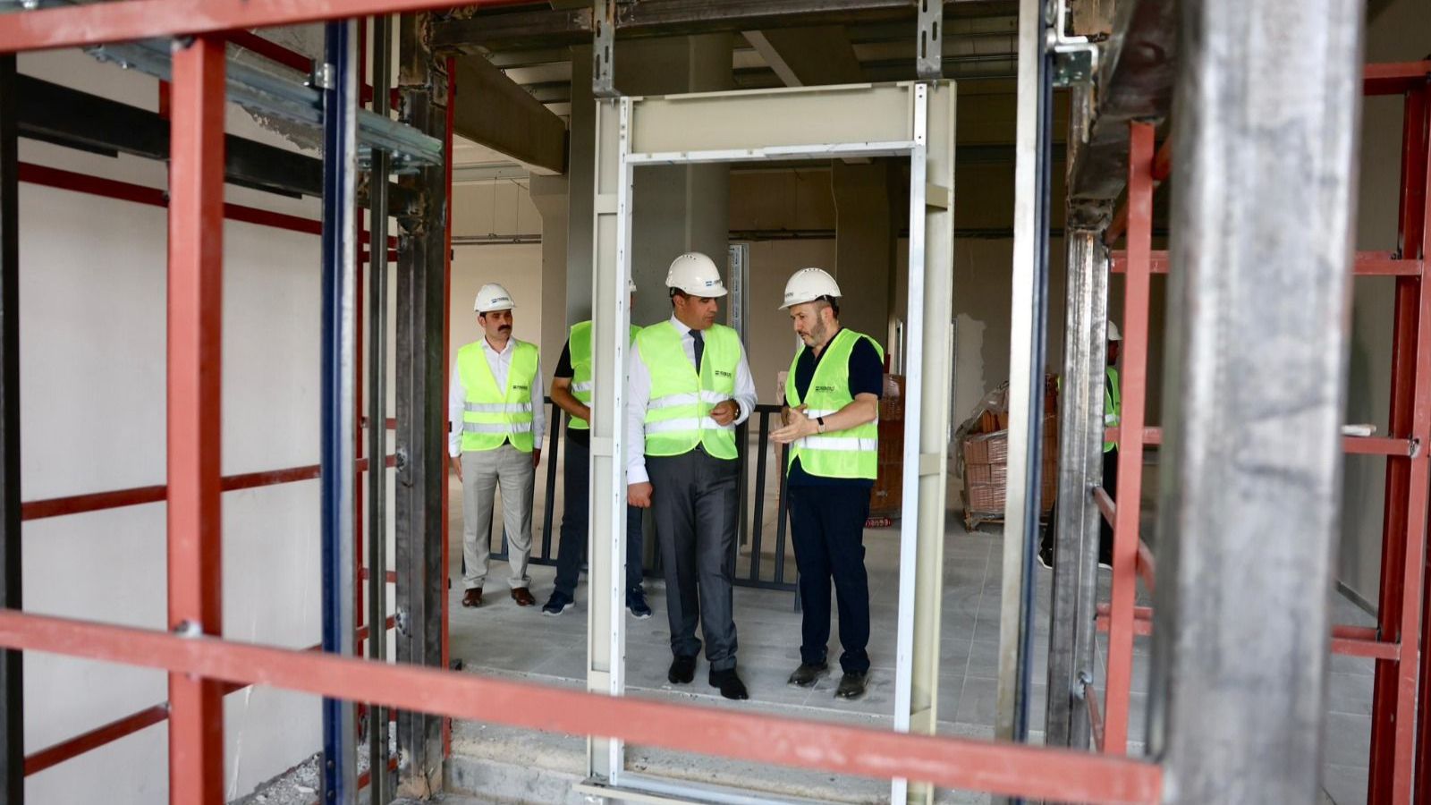 Vali Selçuk Aslan, Esin Olcay Anadolu Lisesi İnşaatında İncelemelerde Bulundu