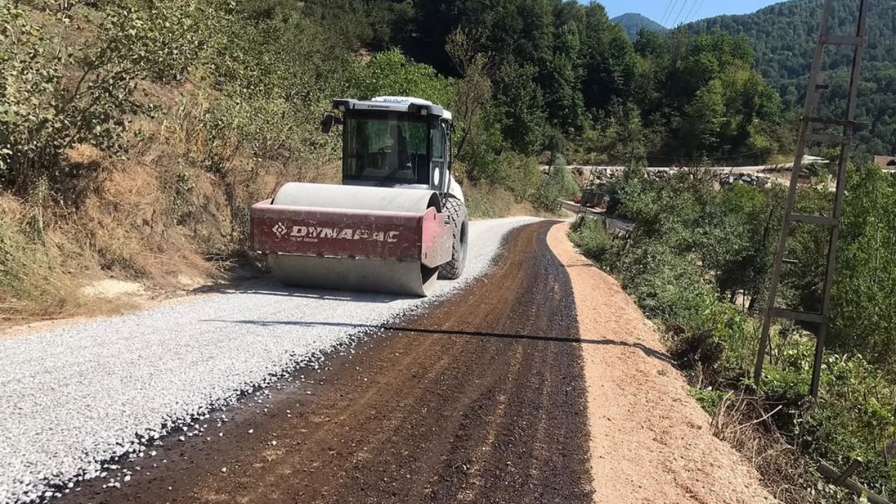 Yığılca Hacıyeri Köyü’nde Asfalt Çalışmaları Sürüyor